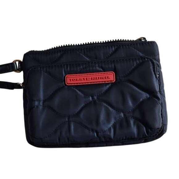 Tommy Hilfiger Wristlet Pouch wallet Zipper Closure Detachable Strap quilted - Picture 1 of 6